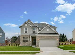 5008 Shoreham Cir, Clarkston, MI 48346
