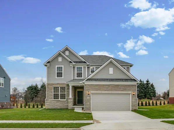 5008 Shoreham Cir, Clarkston, MI 48346