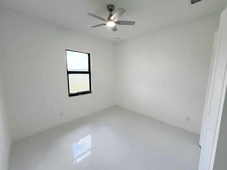 4333 NW 34th Ln — Photo 17