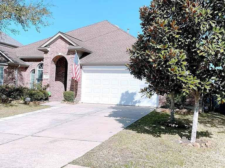 2910 Sandleigh Dr — Photo 3