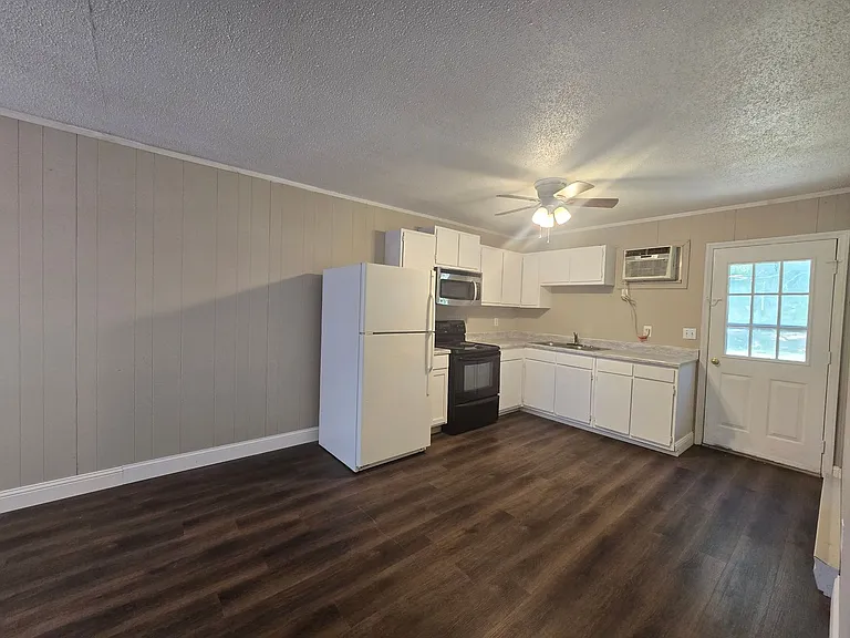 506 Lake Dr — Photo 4