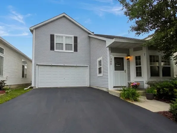 1748 Hazelnut Ln, Aurora, IL 60504