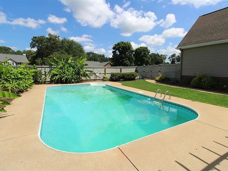 107 Dungannon Ct — Photo 24