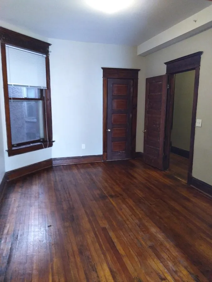 Andresen Flats - 6C — Photo 3