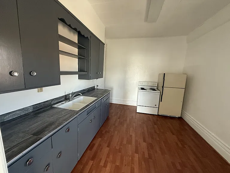104 W Main St #5 — Photo 1