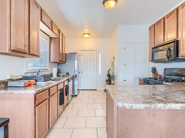 1424 N Euclid Ave — Photo 6