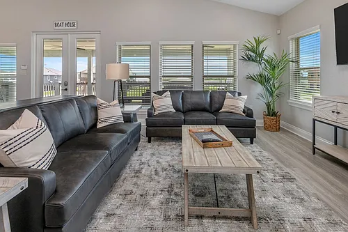 401 N Riverside Ct Photo 1