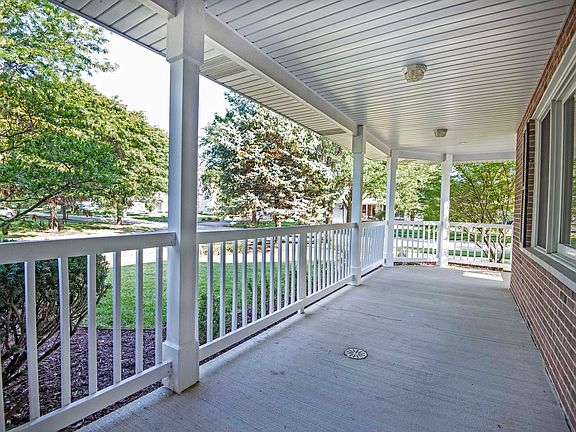 5th image of 324 Vista Dr