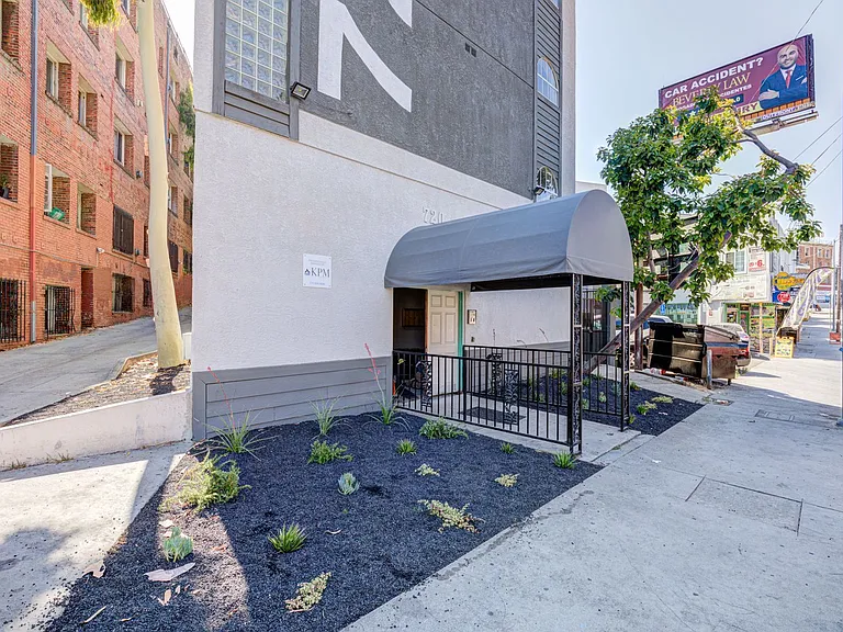 Hoover Street Residences — Photo 19