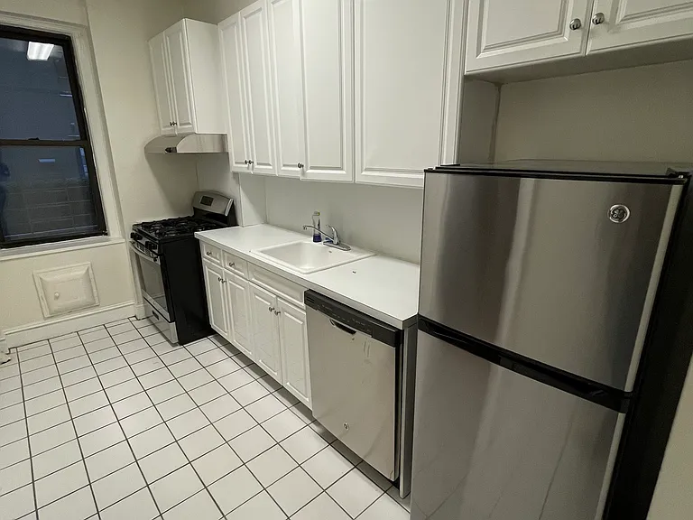 105 W 55th St #8E — Photo 10