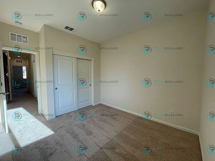 925 W End St — Photo 22