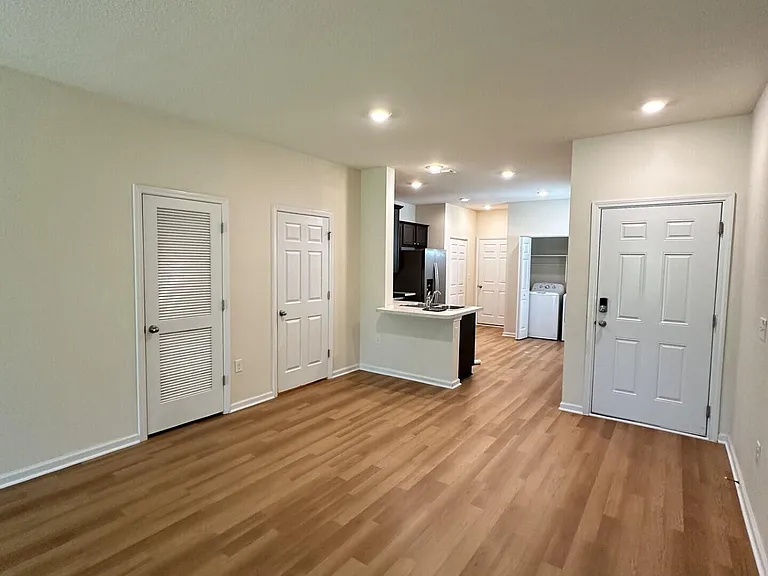 199 Scotch Pebble Dr — Photo 4