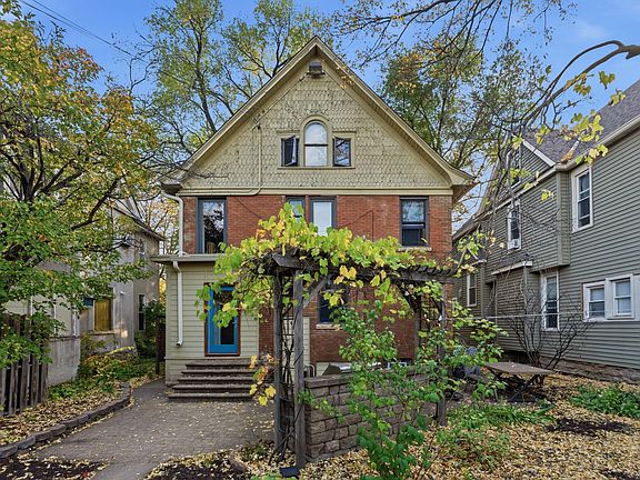 5th image of 2708 Emerson Ave S