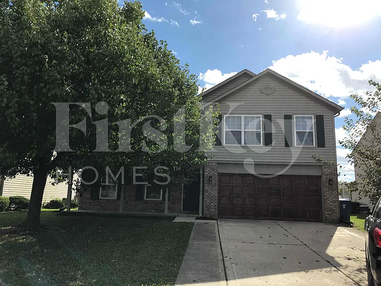 11205 Fall Dr — Photo 1