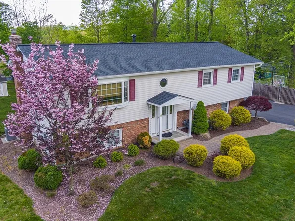 15 Mary Beth Drive, Airmont, NY 10901