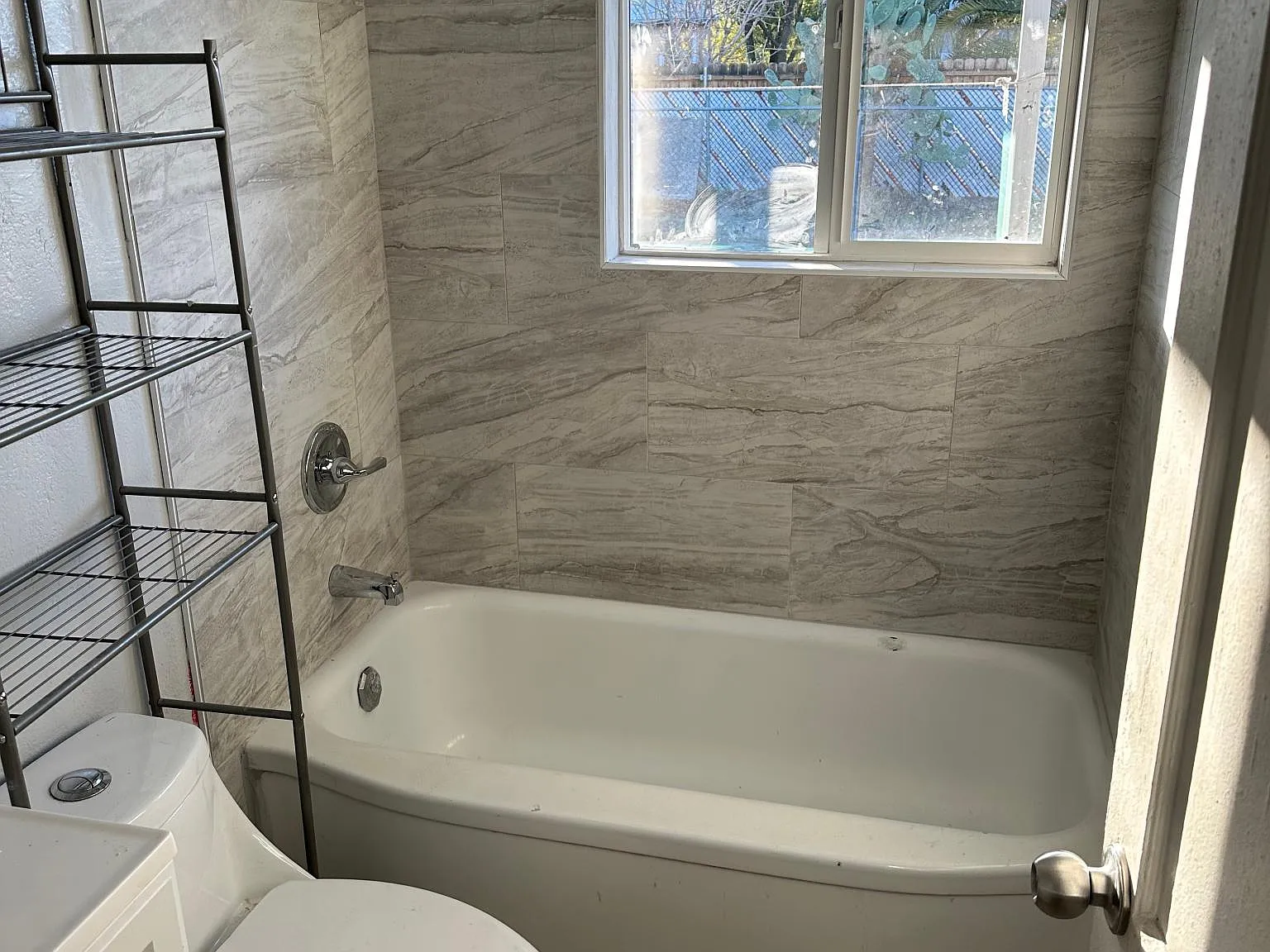 2 bed, 1.5 bath, 826 sqft, $1,275 — Photo 3