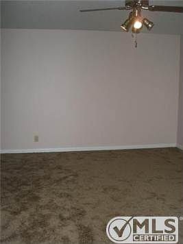 3rd image of 282 Kathleen Ct