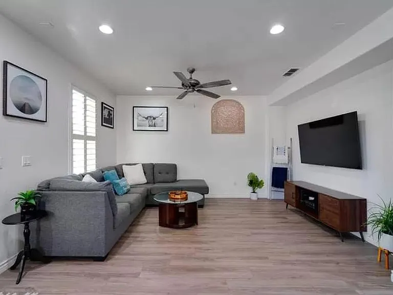 821 Bussing Ct — Photo 8