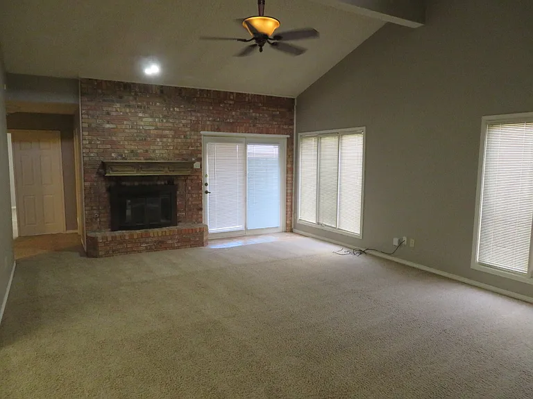 5106 1st Pl — Photo 2