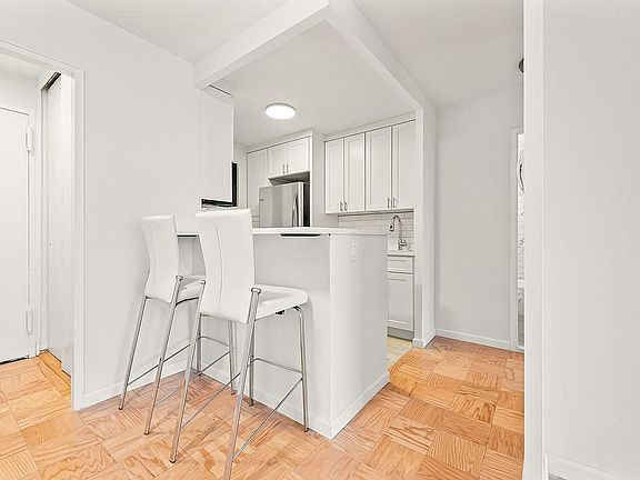 5th image of 70-25 Yellowstone Blvd #16O