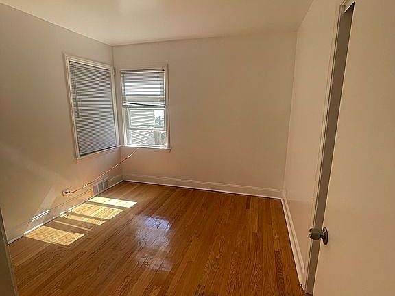 4th image of 5171 W Saint Paul Ave