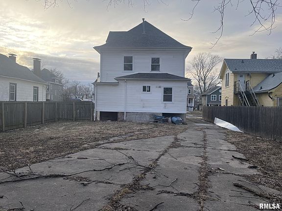 5th image of 1700 N California Ave