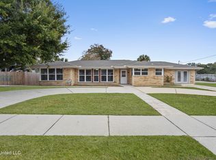 136 Pine Grove Ave, Biloxi, MS 39531