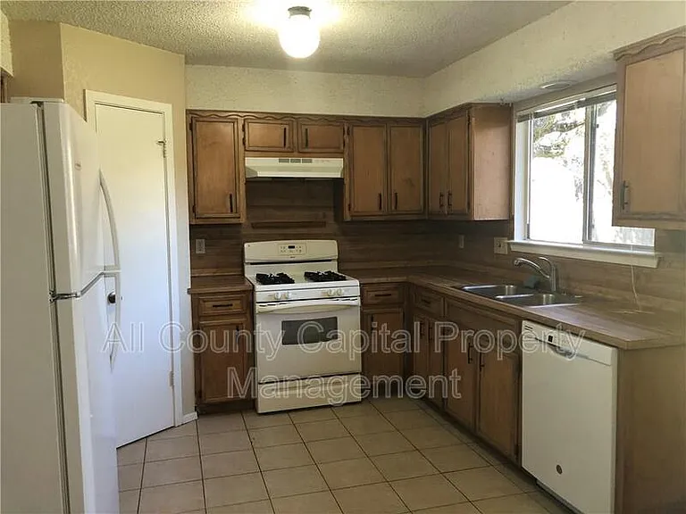 6211 Sunkist Ln #6211 — Photo 6