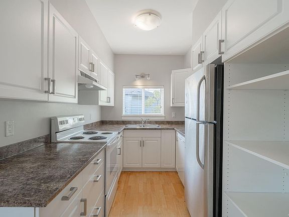 3rd image of 121 Harewood Rd