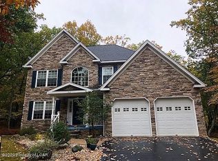 182 Silver Cloud Ln, Hazleton, PA 18202