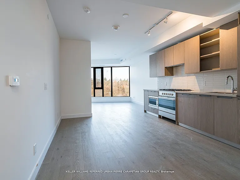 160 Kingsway Cres #509 — Photo 4