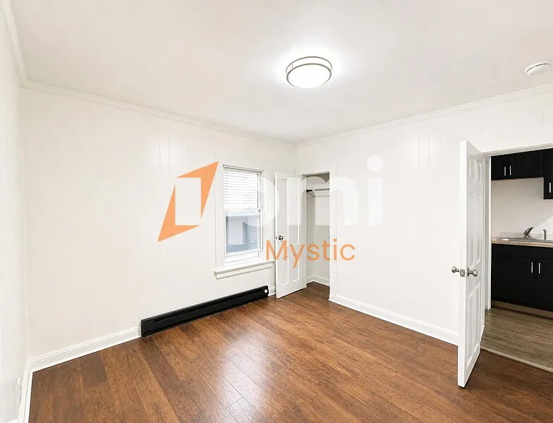 3 bed, 1.0 bath, $1,826 — Photo 2