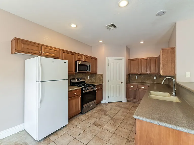 1748 Crow Creek Ave — Photo 8