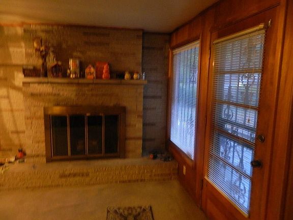 4th image of 939 Oak Park Dr