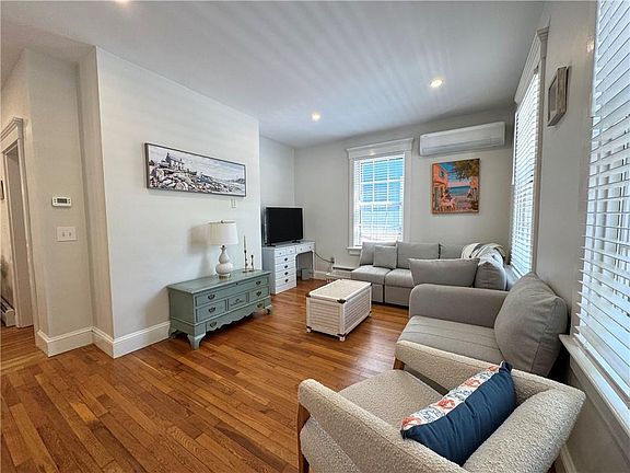 3rd image of 19 Walnut St APT 1