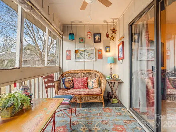 404 Abbey Cir, Asheville, NC 28805