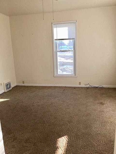 2nd image of 404 6th St SE