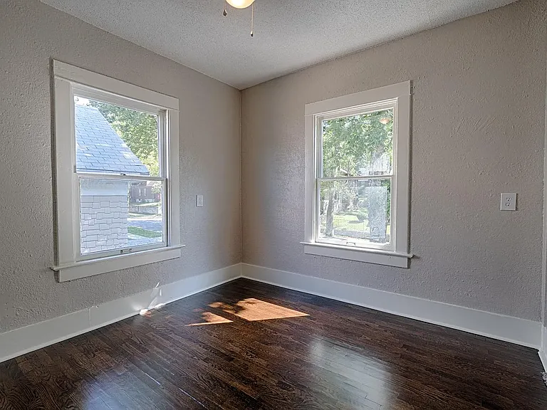 4408 Forest Ave — Photo 15