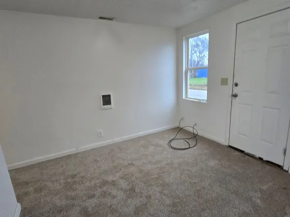 810 W 1st St, Muncie, IN 47305