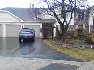 5247 Rockpointe Ct, Gurnee, IL 60031