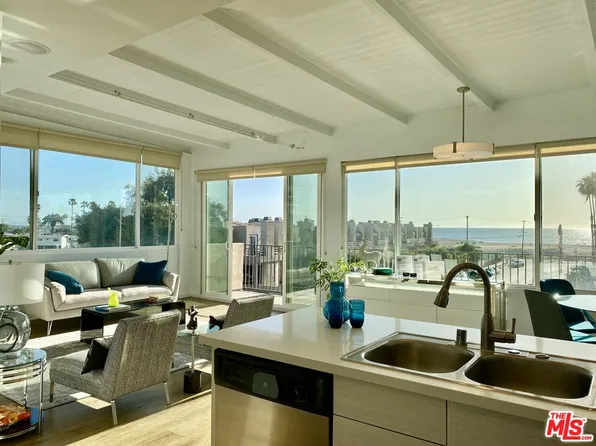 6824 Esplanade St #Penthouse, Playa Del Rey, CA 90293