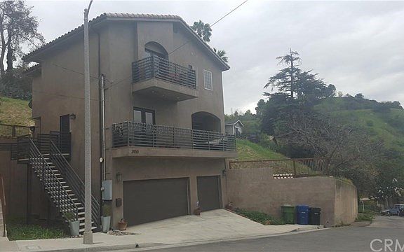 Million dollar properties built next door to the empty lot.