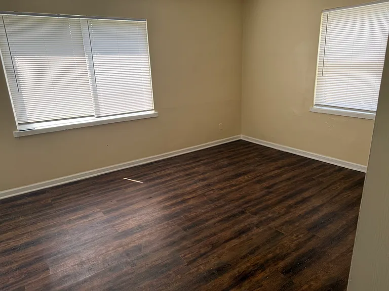 664 S Wheatland Ave — Photo 4