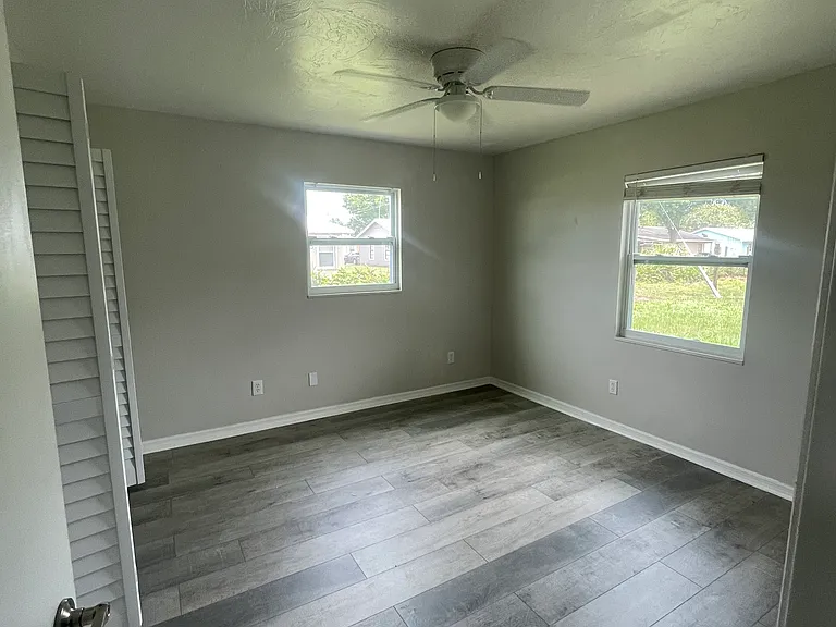 138 Admiral Cir #B — Photo 5