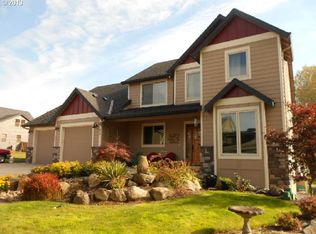 542 N 8th Pl, Carlton, OR 97111