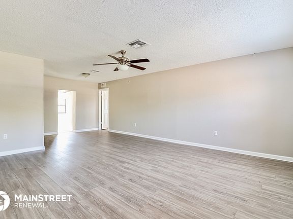 3rd image of 16118 Villa Dr