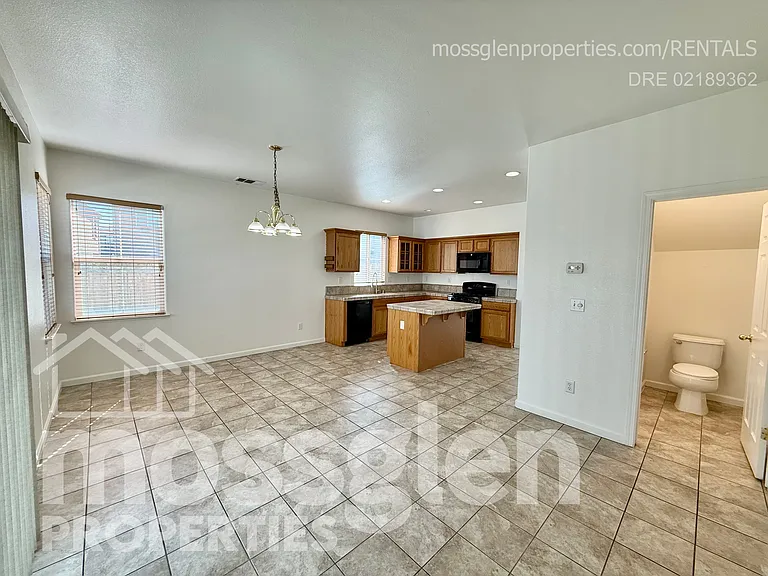 141 Chelwood Ln — Photo 10