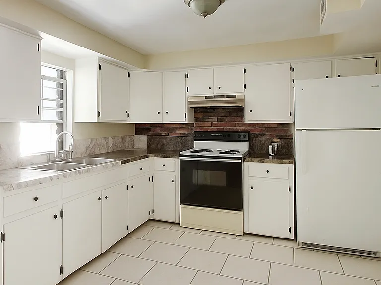 2325 Spring Park Rd #1 — Photo 6
