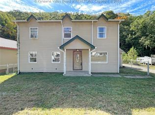 5118 Hughes Creek Rd, Hugheston, WV 25110