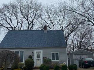 93 Cotton Ln, Levittown, NY 11756